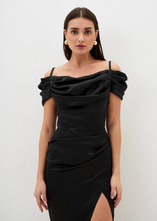 Платье с разрезом и стильными сборками на груди цвет черный